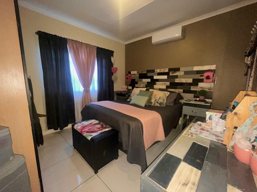 4 Bedroom Property for Sale in Waterval East North West